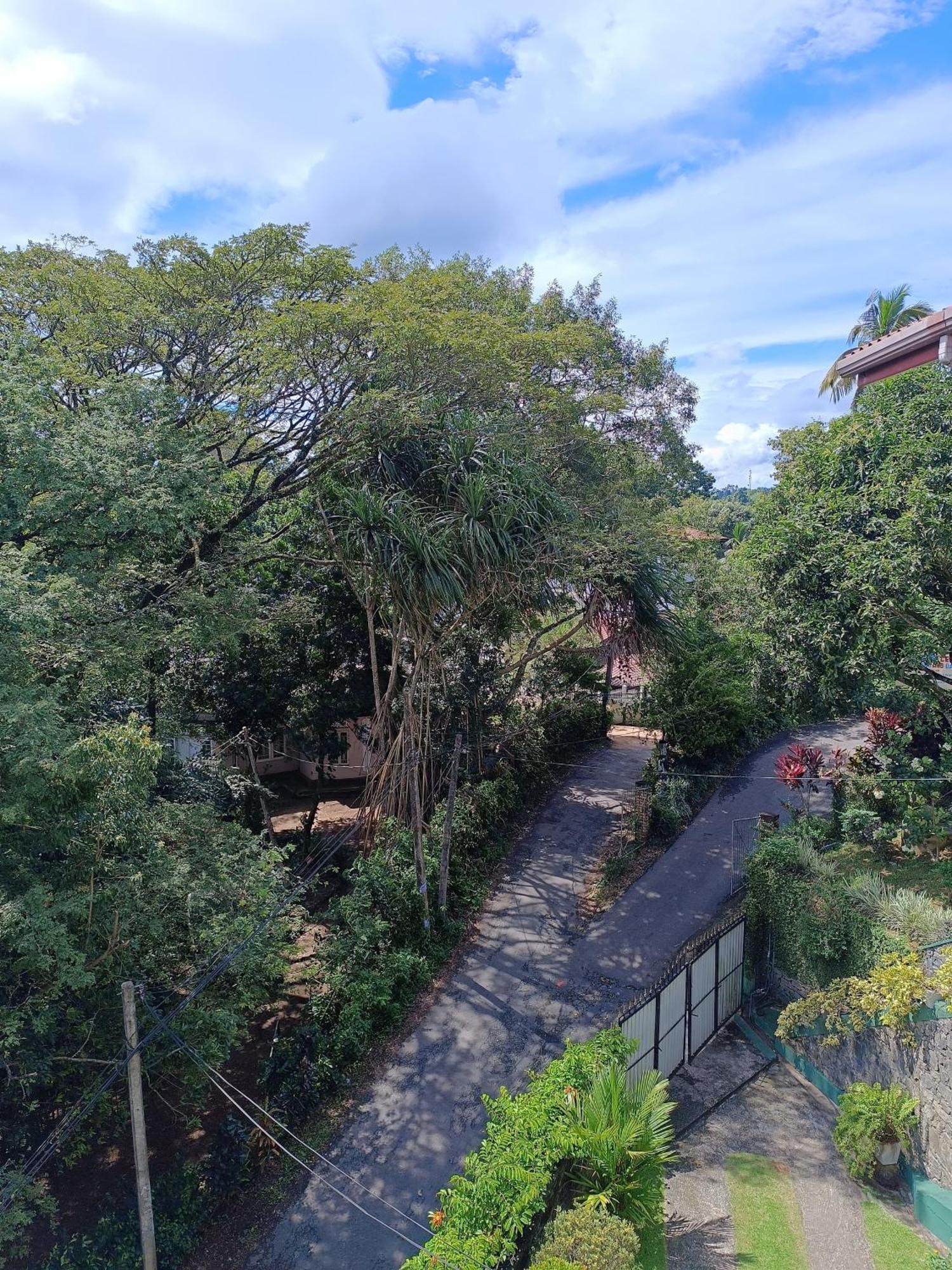 Shalom Lägenhet Peradeniya Exteriör bild